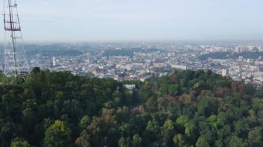Havadan çekilen Lviv şehri. Yüksek kale. Ukrayna