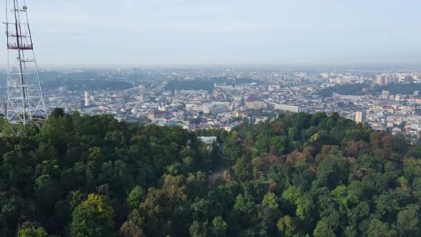 Tiro aéreo A cidade de Lviv. Alto castelo. Ucrânia — Vídeo de Stock