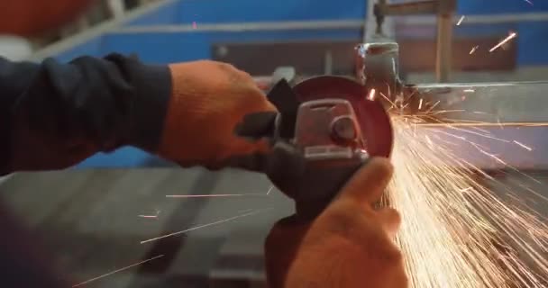 Trabalhando como búlgaro em metal com istkari, tiro de mão — Vídeo de Stock
