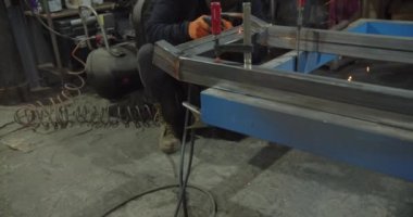 Çilingir atölyesi, metal işi, usta işi.