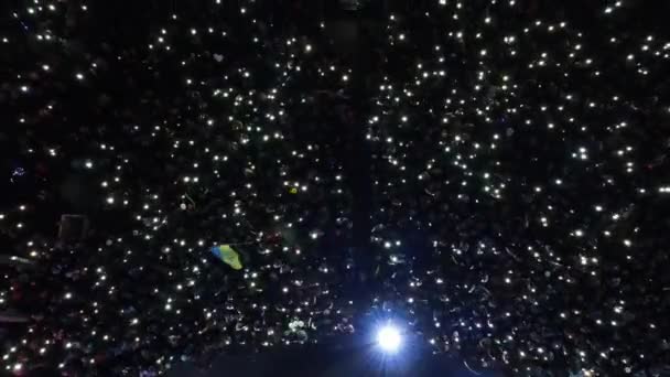 Urkaina Rivne Için Kutlama Ellerinde Işıklarla Bir Sürü Insan Evet — Stok video