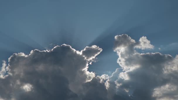 Densas Nubes Oscurecieron Claro Sol — Vídeo de stock