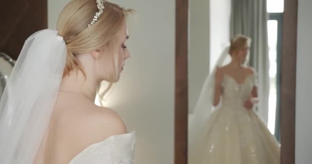 Luxurious Sexy Bride Enjoys Reflection Mirror — 图库视频影像