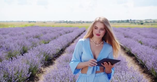 Man Agronomist Examines Crop Records Information Tablet — стоковое видео