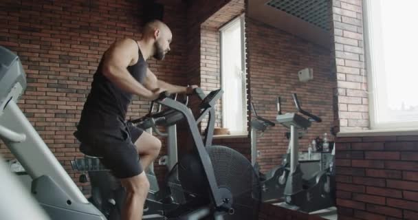 Person Pedals Exercise Bike Gym Cardio Training Pumping Leg Muscles — ストック動画