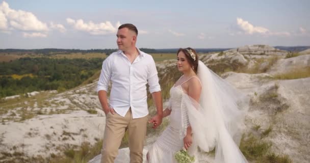 Cheerful Man Woman Walking Outdoors Happy Couple Taking Pictures Mountains — Stok video