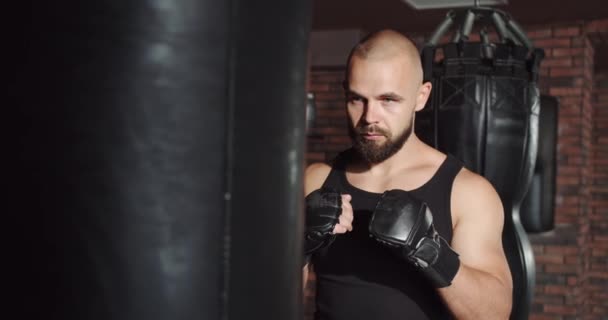 Guy Boxing Gloves Works Out Gym Honing His Punches — Video Stock