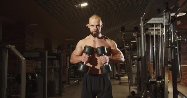 Kroppsbyggare Stark Atletisk Stilig Muskelpumpning Tricepsträning Fitness Och Bodybuilding — Stockvideo