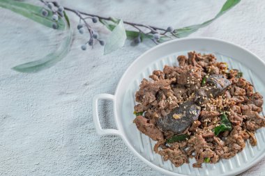 Tabakta Kore eti bulgogi tabağı