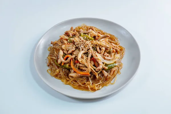 Kore usulü kızarmış cam erişte, domuz eti ve sebze.