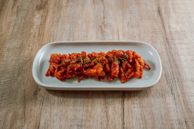 Kore usulü baharatlı tavuk ayağı, 'maeun dakbal'