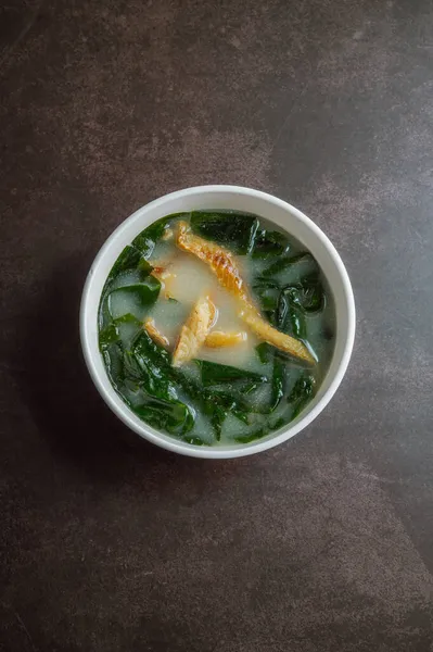 Kore usulü kurutulmuş yosun çorbası, 'hwangtae miyeok guk'