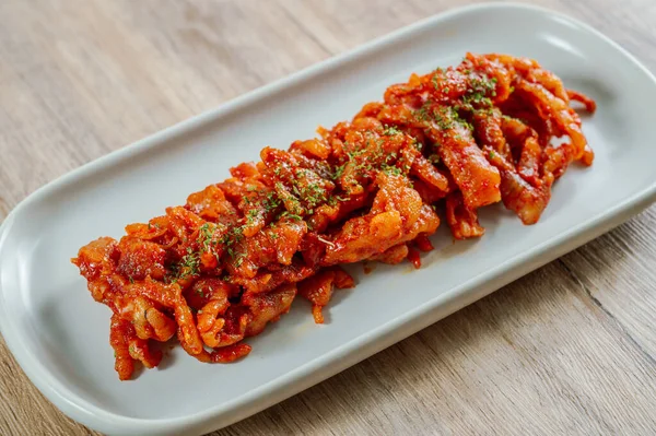 Kore usulü baharatlı tavuk ayağı, 'maeun dakbal'