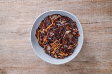 Siyah fasulye soslu Kore usulü erişte, 'Jjajang Myeon'