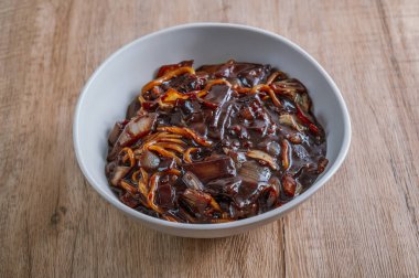Siyah fasulye soslu Kore usulü erişte, 'Jjajang Myeon'