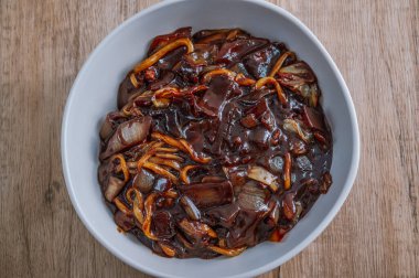 Siyah fasulye soslu Kore usulü erişte, 'Jjajang Myeon'