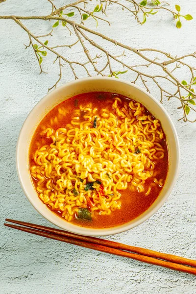 Kore erişteleri kasede