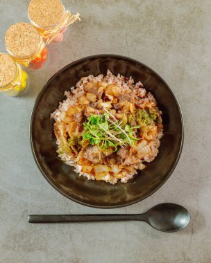 Kore usulü biftek pirinçli şampanyalı deopbabı.