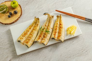 Izgara tatlı su yılan balığı Kore yemeği.