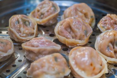 Kore usulü hamur tatlısı. İçinde kimchi de var..