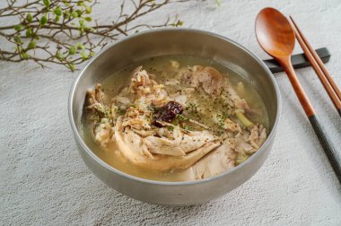 Tüm tavuk çorbası, Kore yemeği 'dak baeksuk'