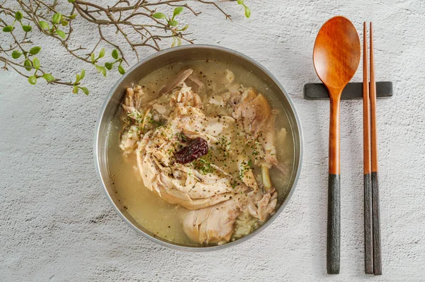 Tüm tavuk çorbası, Kore yemeği 'dak baeksuk'