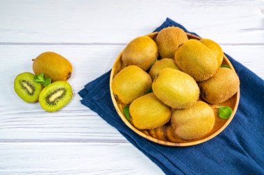 Lezzetli Tropikal Meyve, Yeşil Kivi