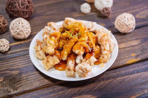 Yapışkan pirinç hamuru, tatlı ve ekşi soslu, Kore yemeği chapssal tangsuyuk 'domuz eti, tatlı ve ekşi soslu, Kore yemeği chapssal tangsuyuk'