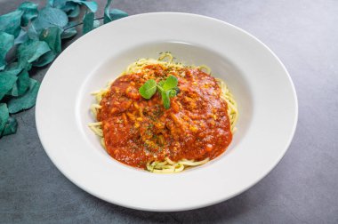 Bolonya soslu lezzetli spagetti
