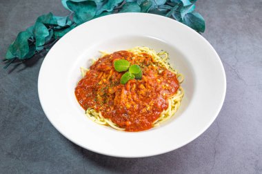 Bolonya soslu lezzetli spagetti