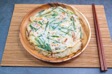 Kore deniz ürünleri ve soğanlı krep, 'Haemulbuchujeon'