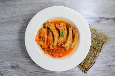 Eski kimchi 'li pirzola, Kore yemeği' mugeunji deunggalbi jim '