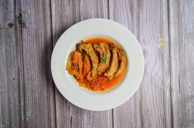 Eski kimchi 'li pirzola, Kore yemeği' mugeunji deunggalbi jim '