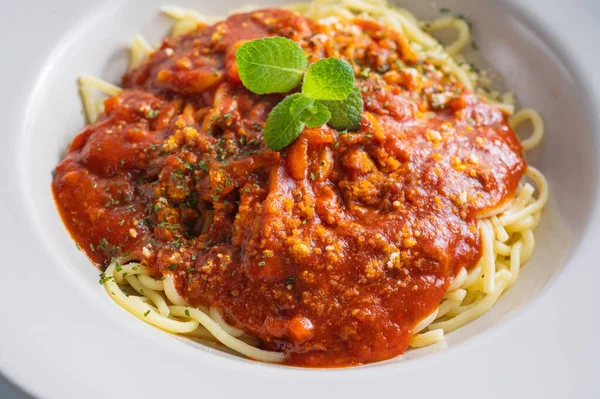 Bolonya soslu lezzetli spagetti