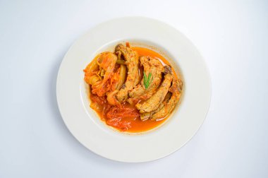 Eski kimchi 'li pirzola, Kore yemeği' mugeunji deunggalbi jim '