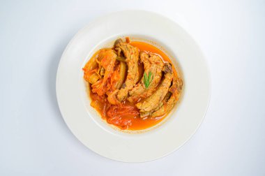 Eski kimchi 'li pirzola, Kore yemeği' mugeunji deunggalbi jim '