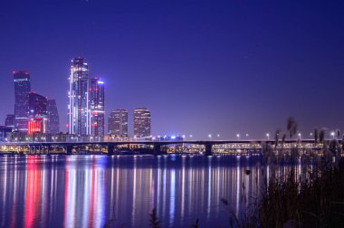Gün batımında Seul, Yeouido 'nun şehir manzarası.