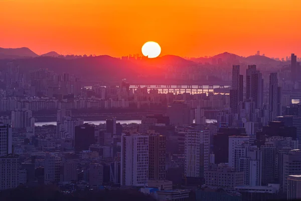 日落时分南韩首尔的城市风景夜景 — 图库照片
