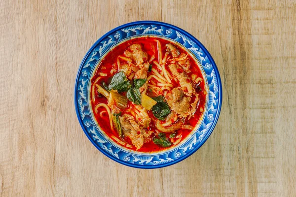 Malatang, Çin baharatlı, uyuşturucu sıcak çorba.