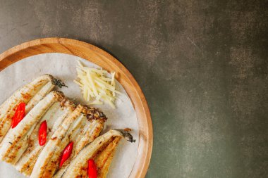 Jangeogui, temizlenmiş yılan balığı, tuz, soya sosu, gochujang ve daha sonra tatmak ve ızgara ile tatlandırılır. Yılanbalığı, A, B ve C vitaminleri bakımından zengindir. Yaşlanmayla mücadele eder ve cildi sağlıklı ve genç tutar..