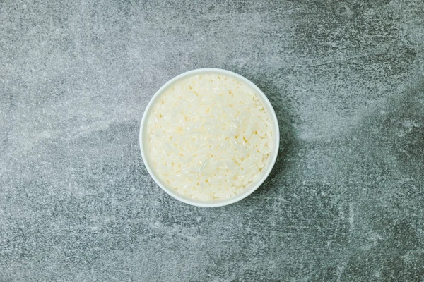 Beyaz Kasedeki Lezzetli Pirinç — Stok fotoğraf