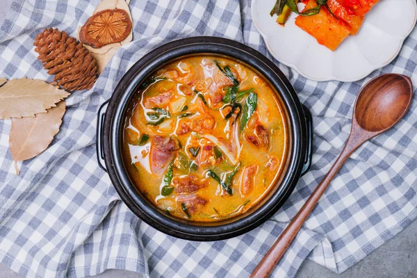 Sundaegukbap, Kore kanlı sosis ve pirinç çorbası.