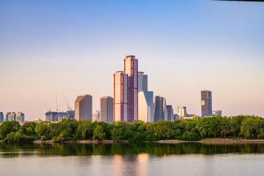 Yeouido 'daki gökdelenler, Han Nehri, Seul, sabah alındı.