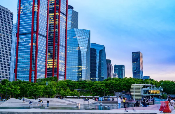 Yeouido 'daki gökdelenler, Güney Kore' nin Seul 'deki finans sektörü.