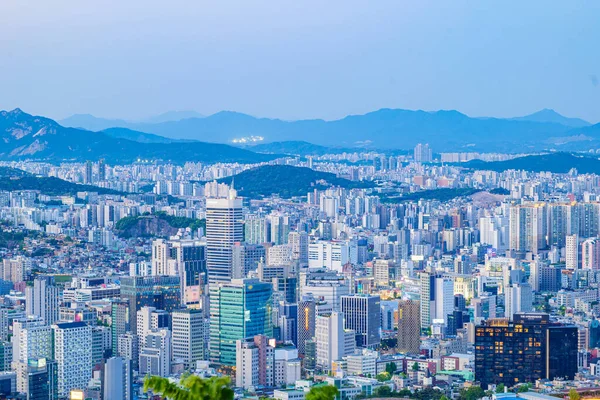 Güney Kore, Seul 'deki Namsan Dağı' ndan gece görüntüsü alındı.