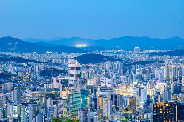 Güney Kore, Seul 'deki Namsan Dağı' ndan gece görüntüsü alındı.