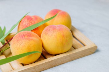 taze ve lezzetli yaz meyvesi şeftalisi