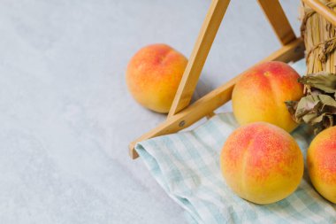 taze ve lezzetli yaz meyvesi şeftalisi