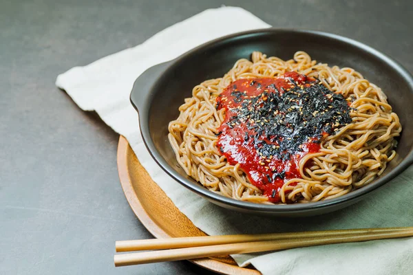 ビビムミル Makguksu Korea Styleスパイシーなそば — ストック写真