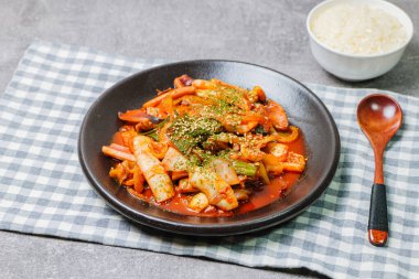 Korean food Stir-fried Squid, ojingeobokkeum : Squid stir-fried with onions, carrots, and cabbage in a spicy mixture of gochujang and red chili powder.